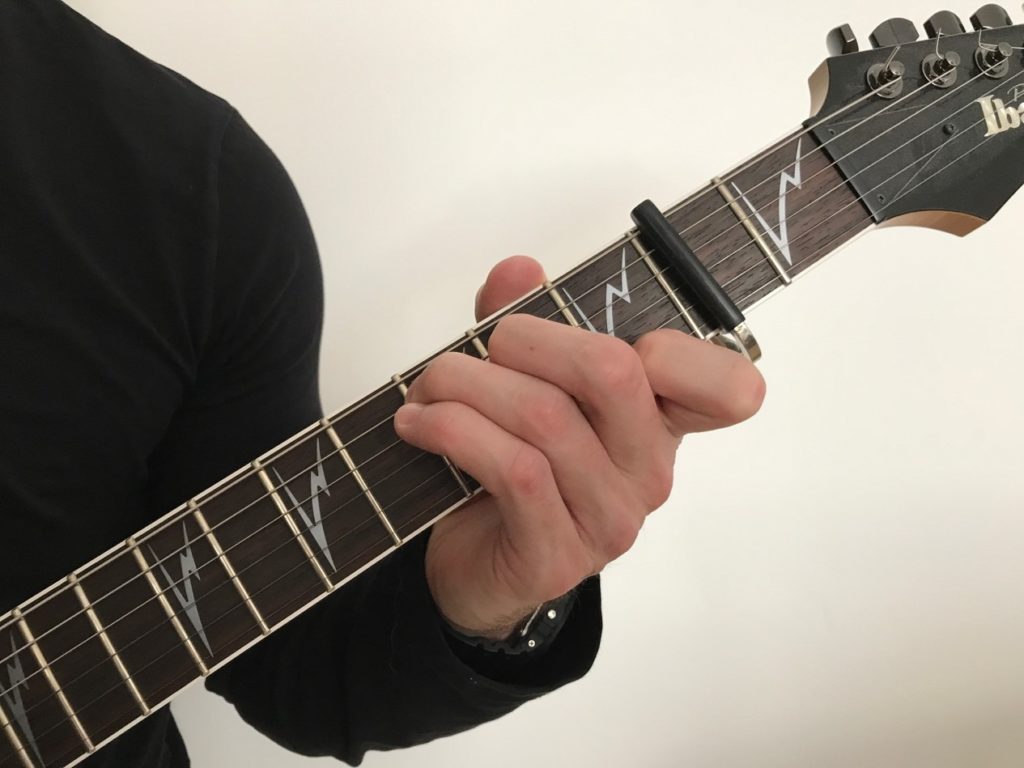 how-do-i-use-a-capo-devon-guitar-lessons